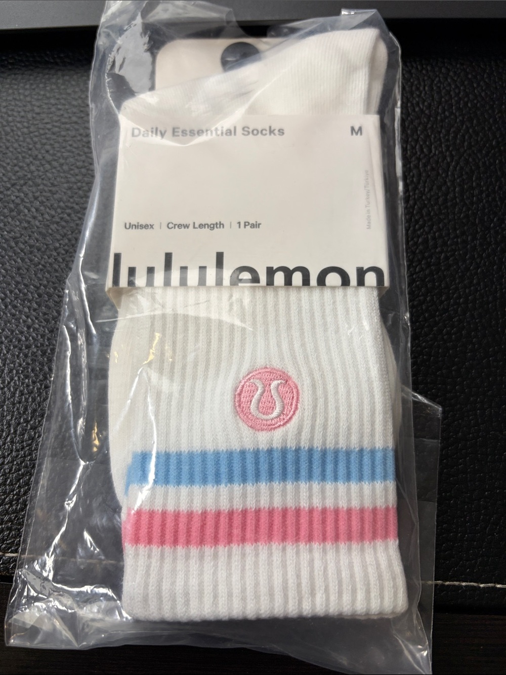 Lululemon Daily Essential Socks Unisex Crew Length Blue Pink Stripe sz M NEW - Picture 1 of 4